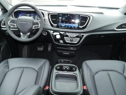 Pr6 2027 Chrysler Pacifica L