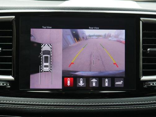 Brilliant Black Crystal Pearlcoat 2023 Chrysler Pacifica Touring L