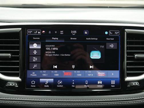 Brilliant Black Crystal Pearlcoat 2023 Chrysler Pacifica Touring L