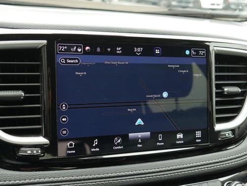 Brilliant Black Crystal Pearlcoat 2023 Chrysler Pacifica Touring L