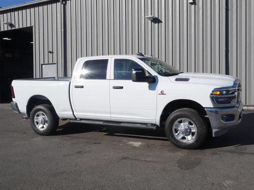 2025 RAM 2500 Tradesman Crew Cab 4x4 6'4' Box