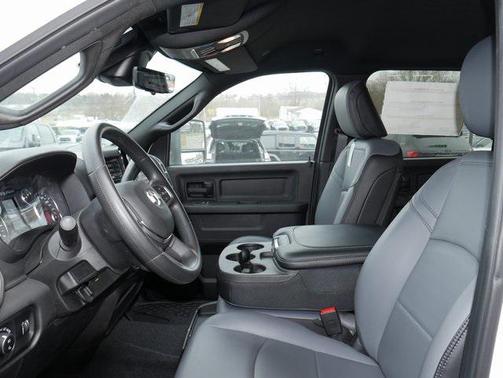 2025 RAM 2500 Tradesman Crew Cab 4x4 6'4' Box