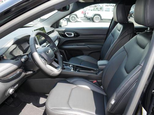 Diamond Black Crystal Pearlcoat 2025 Jeep Compass Limited