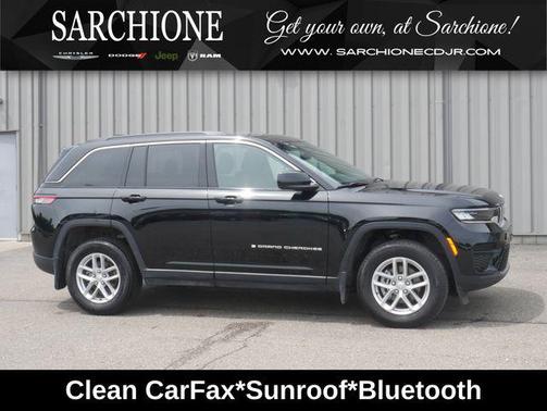 Diamond Black Crystal Pearlcoat 2025 Jeep Grand Cherokee Laredo