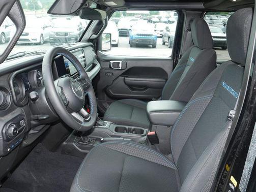 Black Clearcoat 2025 Jeep Wrangler 4xe Rubicon