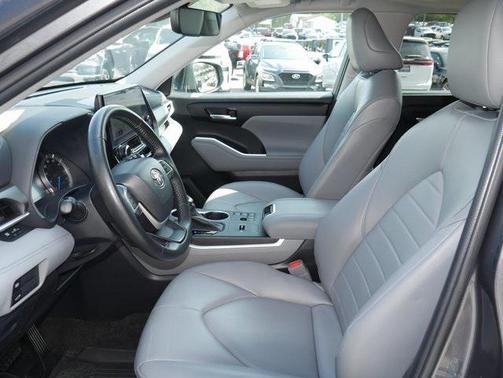 2023 Toyota Highlander Hybrid XLE