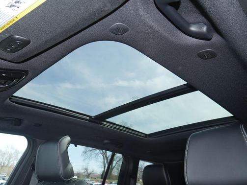 Bright White Clearcoat 2025 Jeep Grand Cherokee Overland