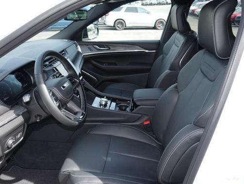 Bright White Clearcoat 2025 Jeep Grand Cherokee Overland