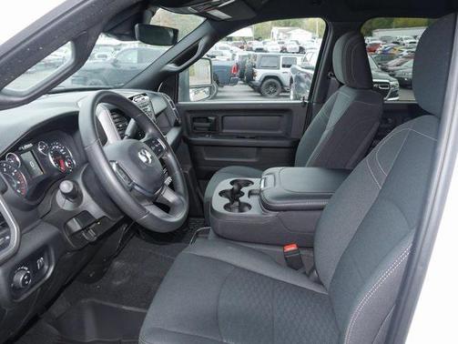 2025 RAM 3500 Tradesman Crew Cab 4x4 8' Box