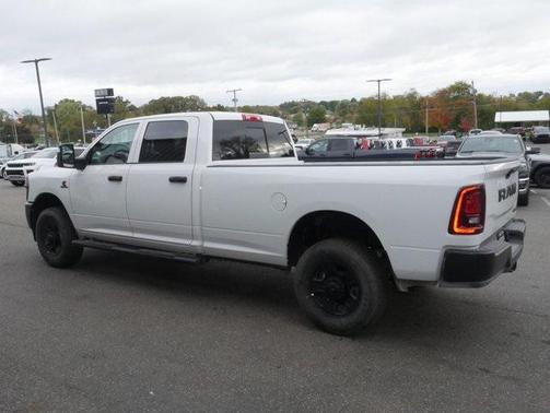 2025 RAM 3500 Tradesman Crew Cab 4x4 8' Box