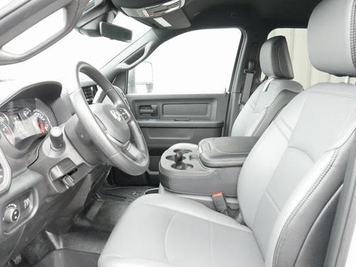 2025 RAM 2500 Tradesman Crew Cab 4x4 8' Box
