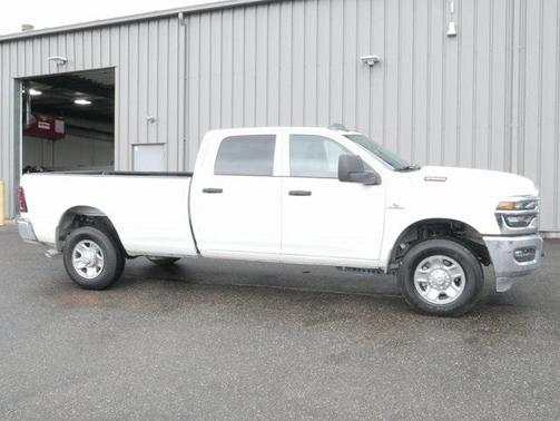 2025 RAM 2500 Tradesman Crew Cab 4x4 8' Box