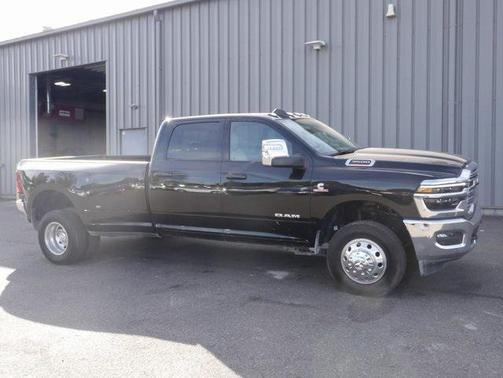 2025 RAM 3500 Laramie Crew Cab 4x4 8' Box