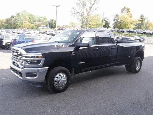 2025 RAM 3500 Laramie Crew Cab 4x4 8' Box