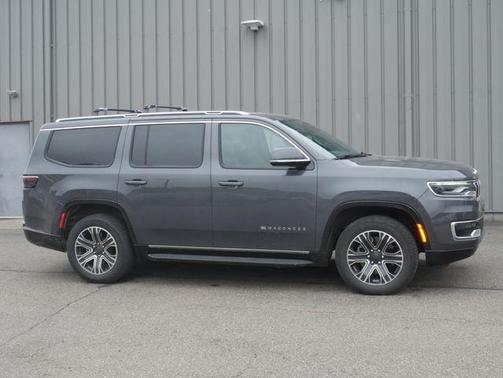 Baltic Gray Metallic Clearcoat 2022 Jeep Wagoneer Series III 4x4
