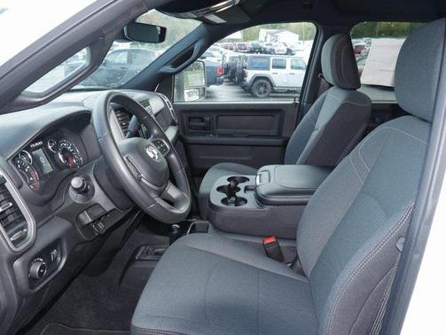 2024 RAM 3500 Tradesman Crew Cab 4x4 6'4' Box