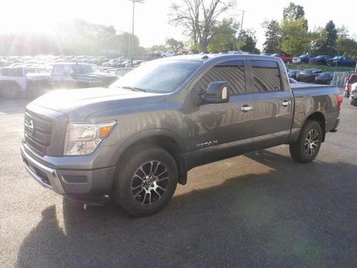 2021 Nissan Titan SV