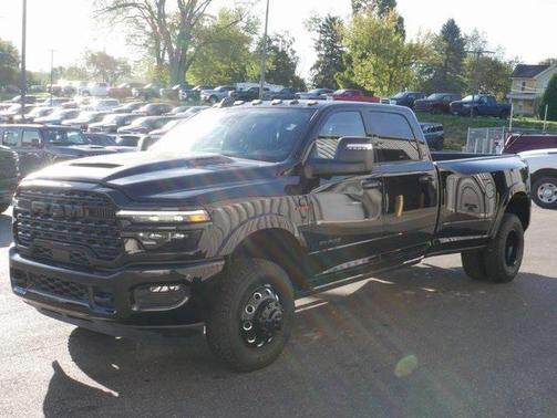 2025 RAM 3500 Limited Crew Cab 4x4 8' Box