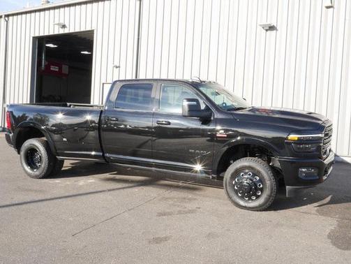 2025 RAM 3500 Limited Crew Cab 4x4 8' Box