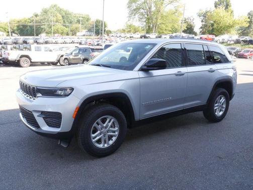 Silver Zynith 2025 Jeep Grand Cherokee Laredo