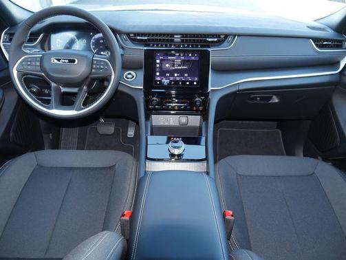 Silver Zynith 2025 Jeep Grand Cherokee Laredo