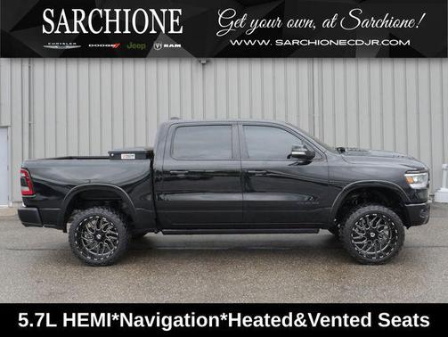 Diamond Black Crystal Pearlcoat 2022 RAM 1500 Laramie