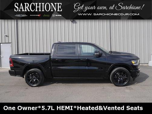 Diamond Black Crystal Pearlcoat 2022 RAM 1500 Laramie