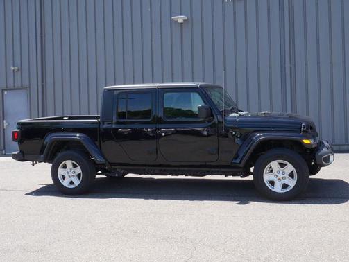 Black Clearcoat 2022 Jeep Gladiator Sport S