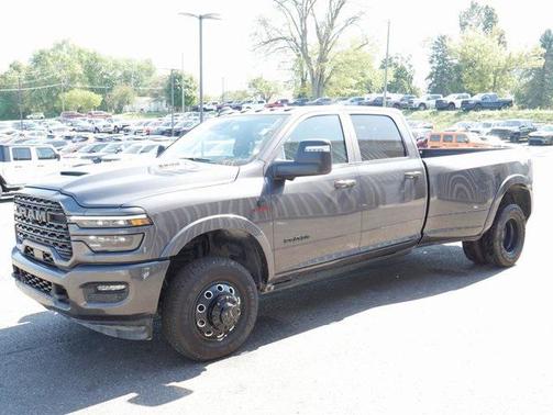 2025 RAM 3500 Limited Crew Cab 4x4 8' Box