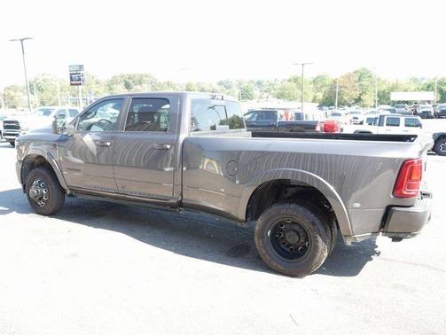 2025 RAM 3500 Limited Crew Cab 4x4 8' Box
