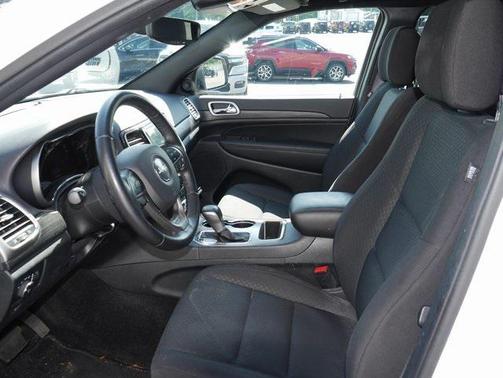 2022 Jeep Grand Cherokee Laredo