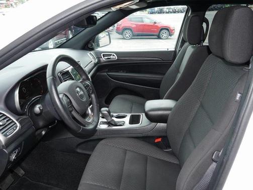 2022 Jeep Grand Cherokee Laredo