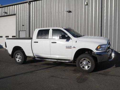 2017 RAM 3500 Tradesman Crew Cab 4x4 6'4' Box