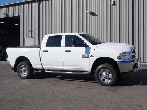 2017 RAM 3500 Tradesman Crew Cab 4x4 6'4' Box