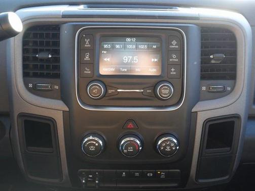 2017 RAM 3500 Tradesman Crew Cab 4x4 6'4' Box