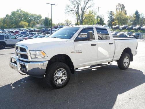2017 RAM 3500 Tradesman Crew Cab 4x4 6'4' Box