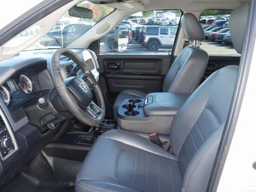 2017 RAM 3500 Tradesman Crew Cab 4x4 6'4' Box