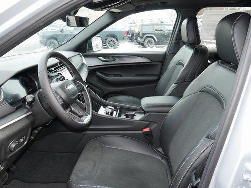 Silver Zynith 2025 Jeep Grand Cherokee Altitude