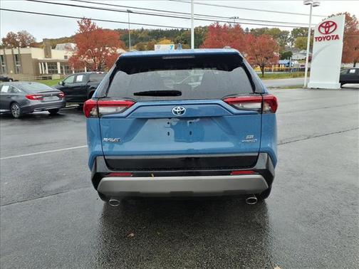 2022 Toyota RAV4 Hybrid SE