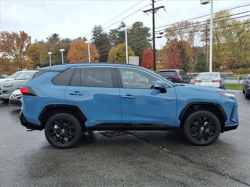 2022 Toyota RAV4 Hybrid SE