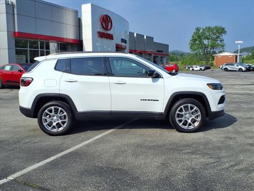 2024 Jeep Compass Latitude Lux