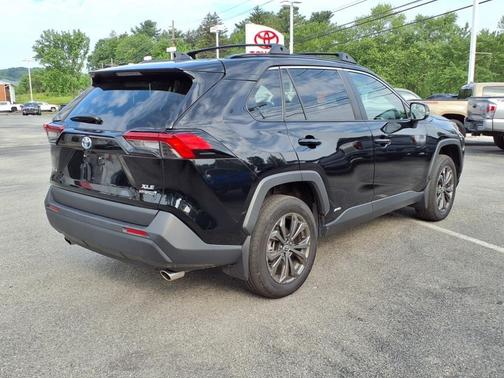 2022 Toyota RAV4 Hybrid XLE Premium
