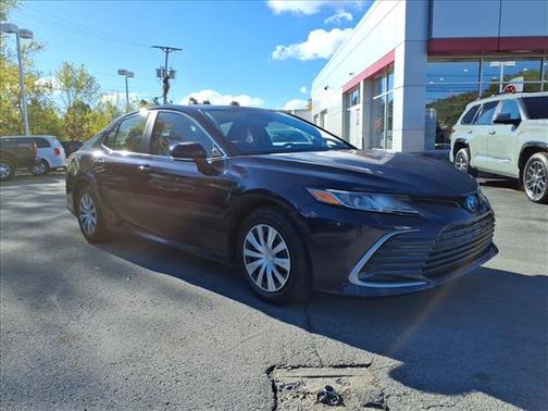 2022 Toyota Camry Hybrid LE