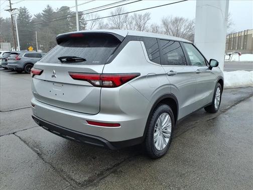 2024 Mitsubishi Outlander ES