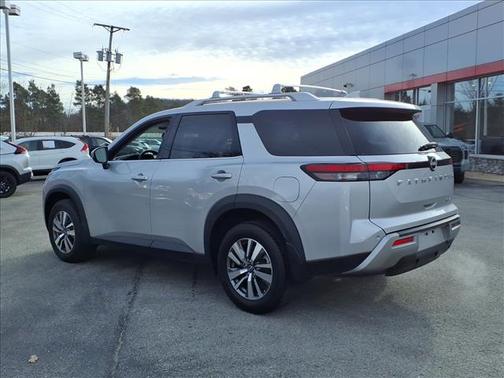 2022 Nissan Pathfinder SL
