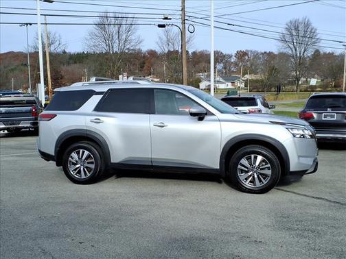 2022 Nissan Pathfinder SL