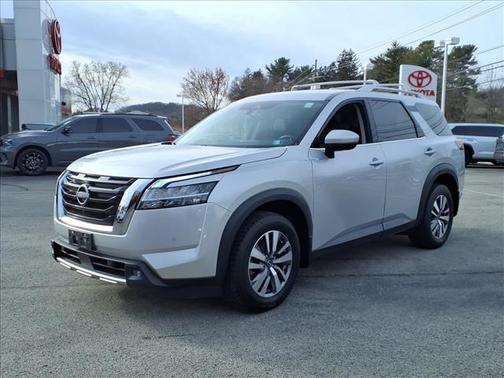 2022 Nissan Pathfinder SL