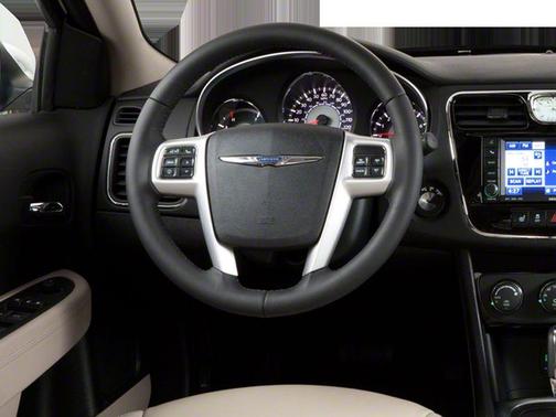 2013 Chrysler 200 Touring