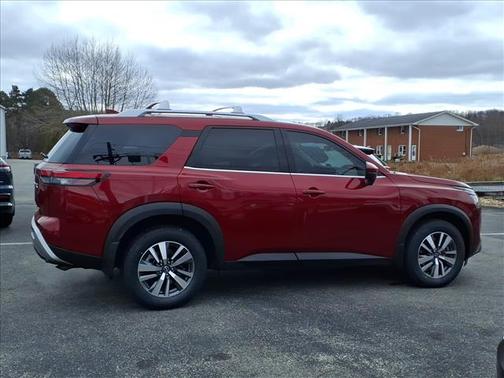 2024 Nissan Pathfinder SL