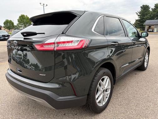 Forged Green Metallic 2024 Ford Edge SEL